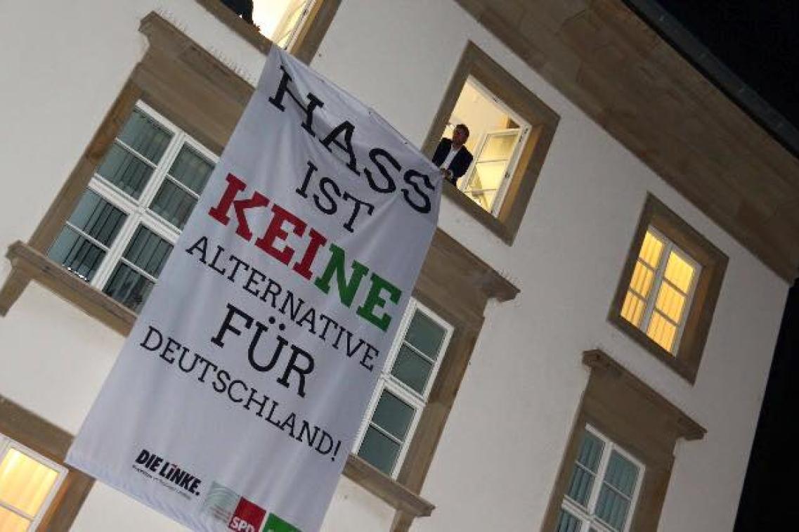 Banner mit Aufschrift "Hass ist keine Alternative für Deutschland"