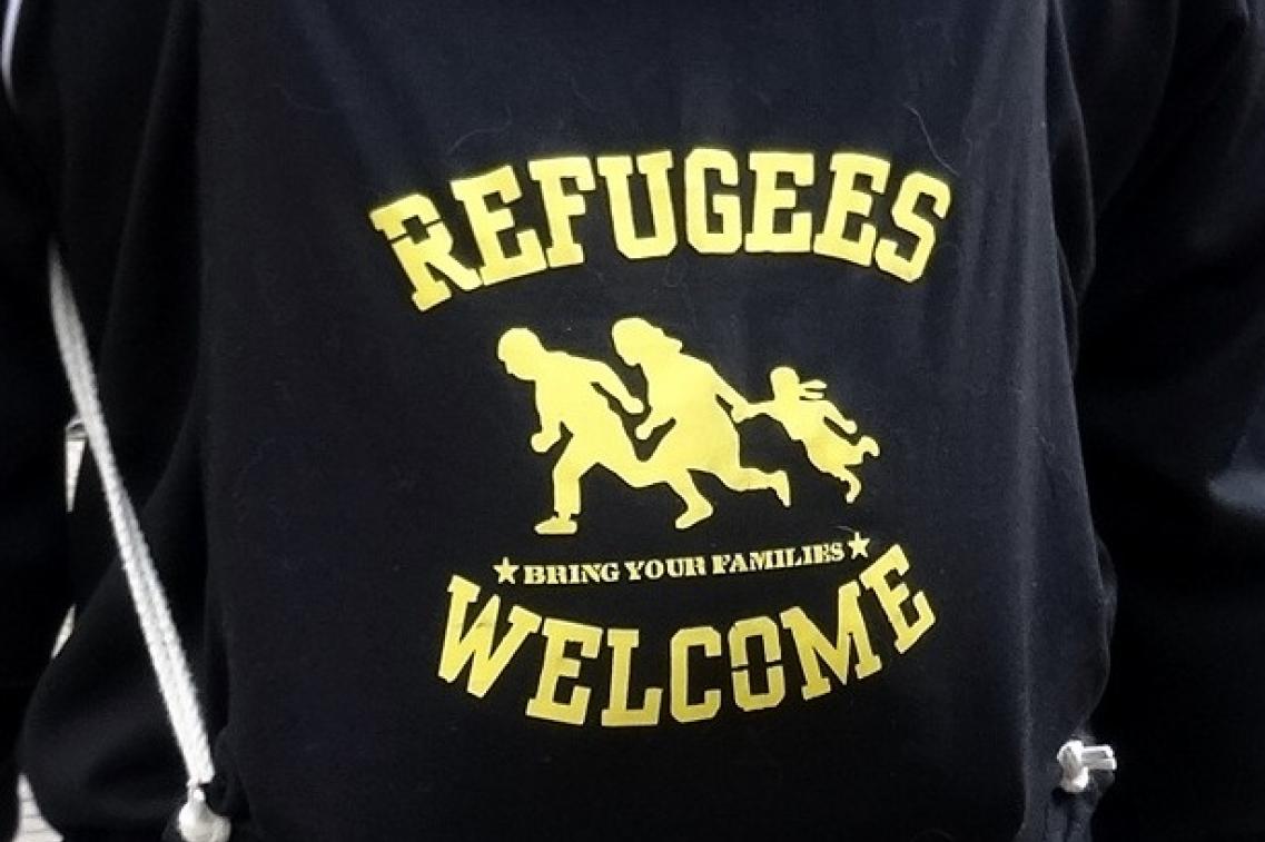 Rucksack mit Aufdruck "refugees welcome"