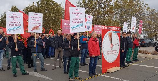 Siemensbeschäftigte demonstrieren vor Erfurter Generatorenwerk