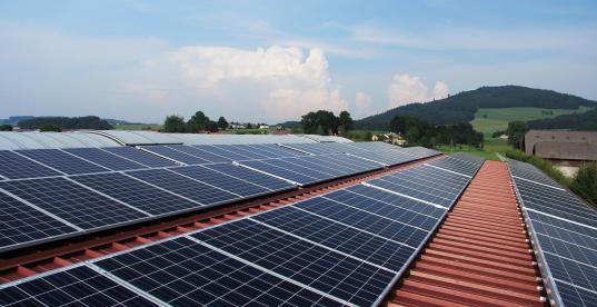Photovoltaik auf einem Hausdach 